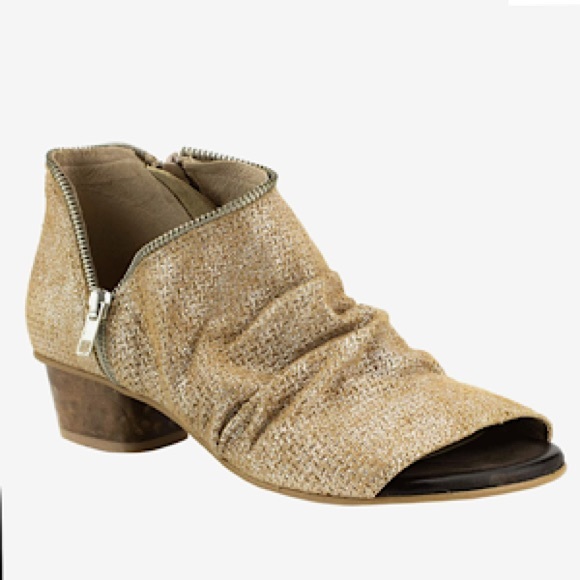 “NEW” Unity in Diversity Sage Sandal - Picture 1 of 11